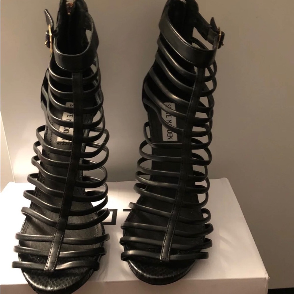 NWOT Black Caged Steve Madden Size 9